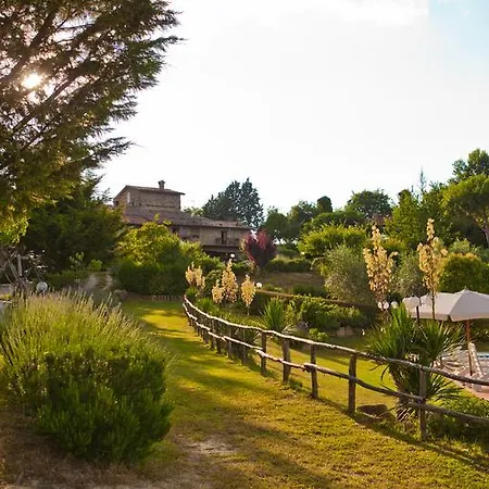 Poggio Paradiso Apartments Mengara